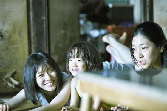 Post image for ‘Shoplifters’ a beautiful, thoughtful family portrait